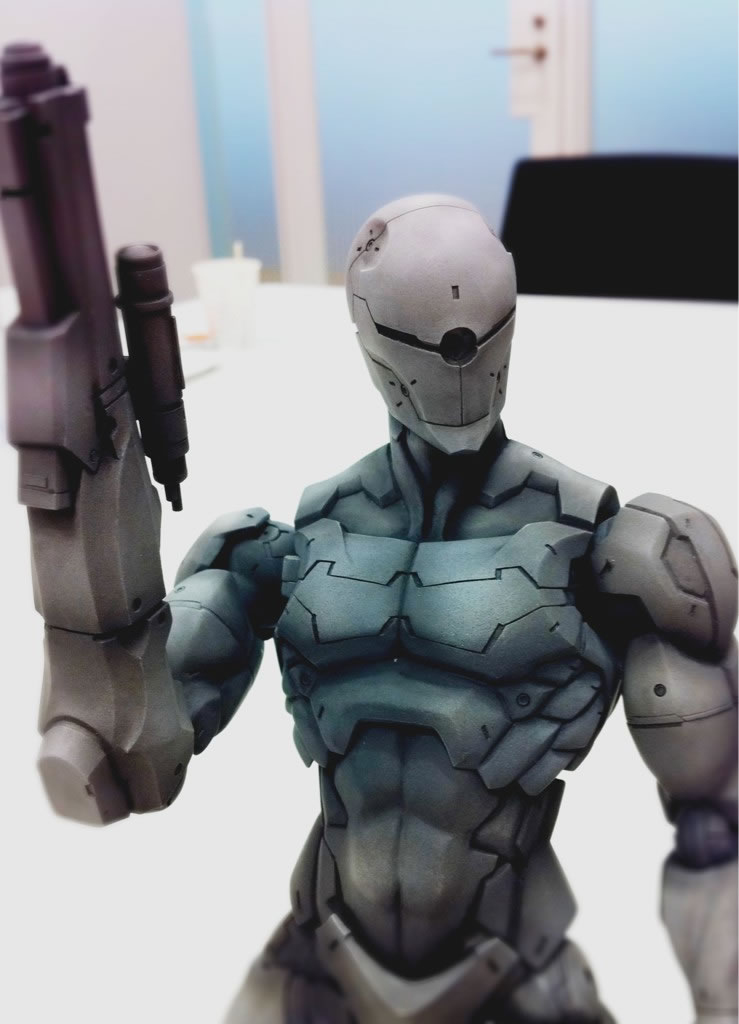 Gray Fox renat en figurine