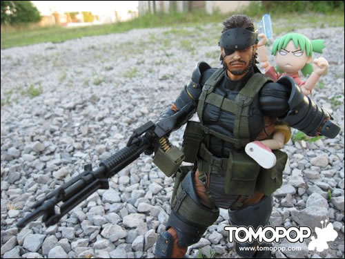 Figurines de Snake et Kazuhira Miller sur le grill