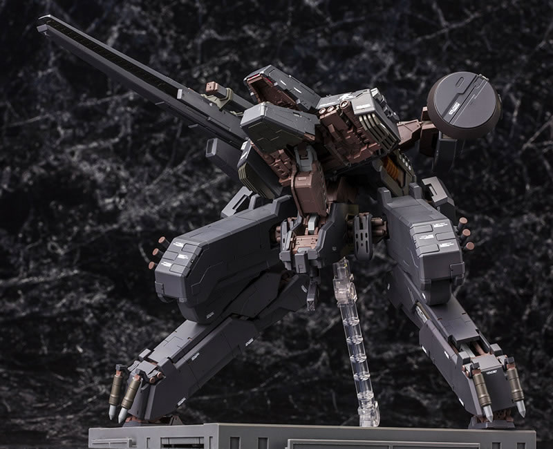 Un Metal Gear Rex noir chez Kotobukiya, sign Yoji Shinkawa