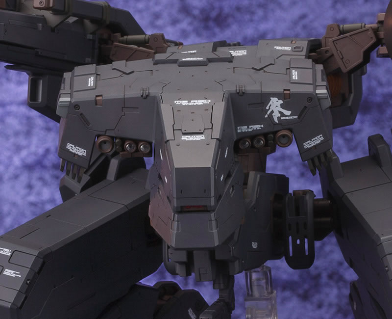 Un Metal Gear Rex noir chez Kotobukiya, sign Yoji Shinkawa