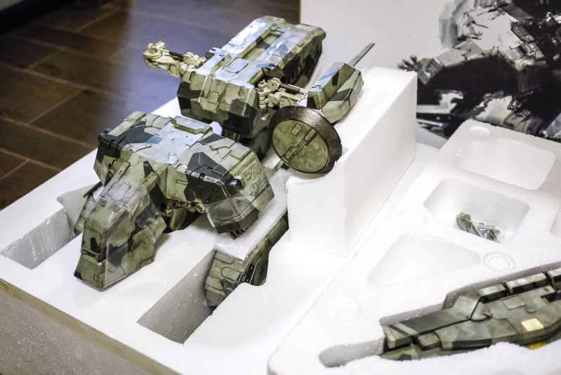 dballage du magnifique Metal Gear Rex sign Threea !