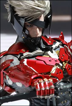 Raiden voit rouge avec une nouvelle figurine Hot Toys 'Inferno Armor Version'