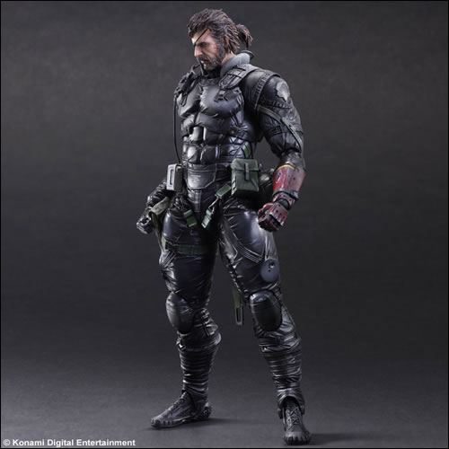 Des photos et un prix pour la figurine Play Arts Kai de Venom Snake en combinaison furtive