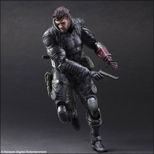 Des photos et un prix pour la figurine Play Arts Kai de Venom Snake en combinaison furtive