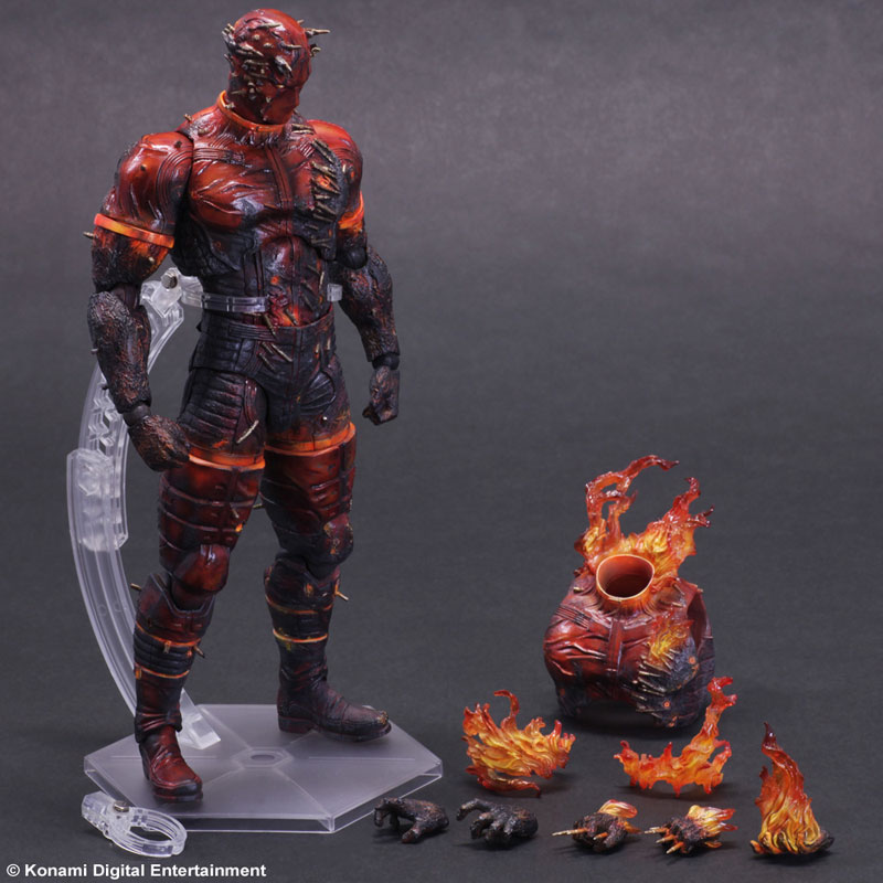 La figurine Play Arts Kai du Man on Fire, le dmon en flamme, date en images