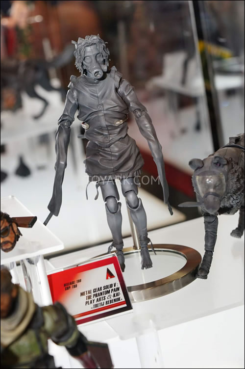mgsv-tpp-figurine-play-arts-kai-tretij-rebenok-sdcc-2015-s-01.jpg