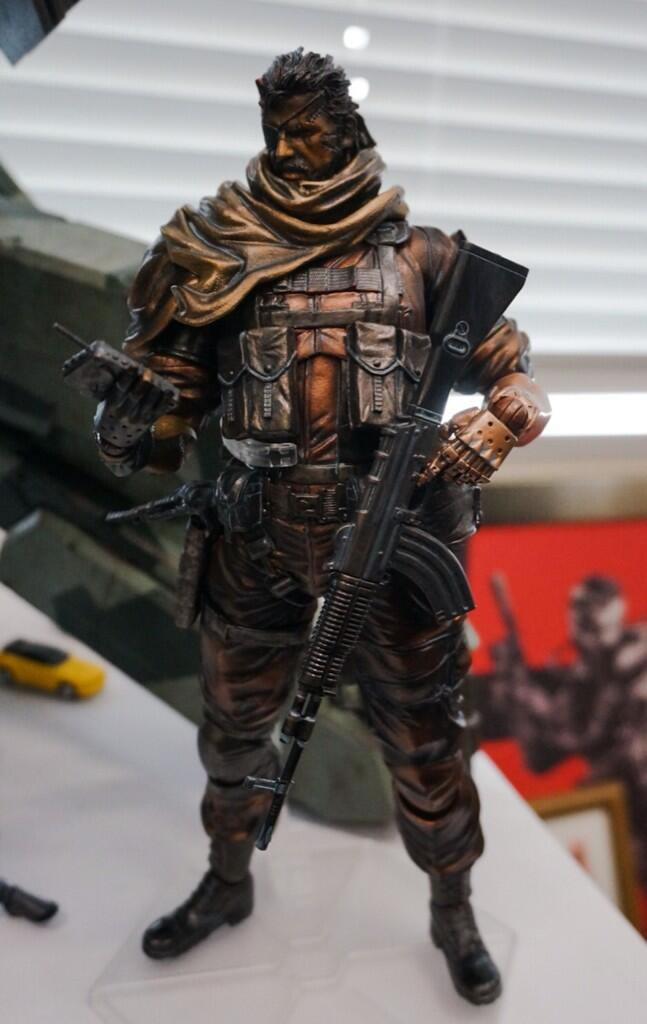 La figurine de Venom Snake prend des couleurs