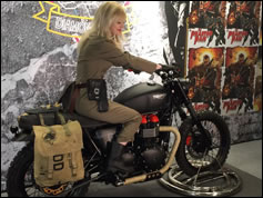 La Triumph Bonneville VTB.1 de Venom Snake en images