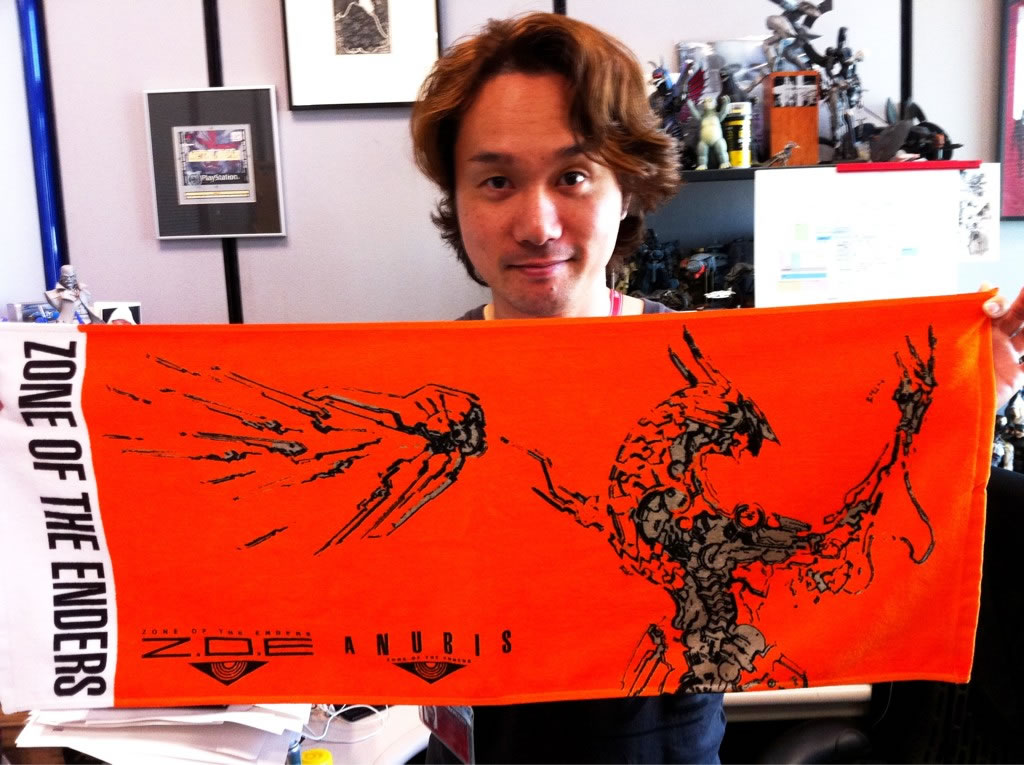 Yoji Shinkawa et serviette Zone of the Enders