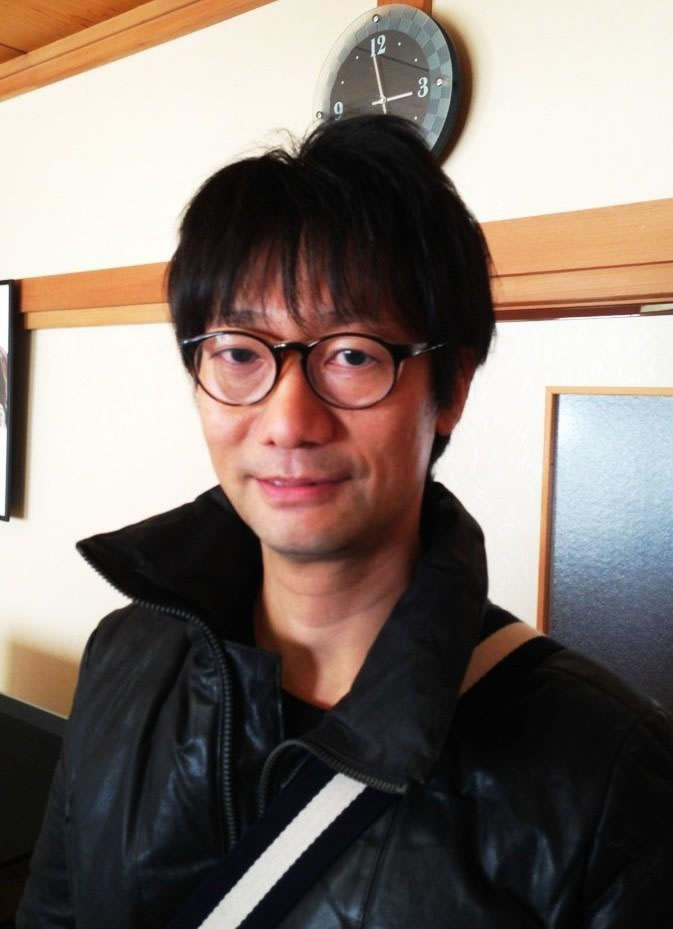 Yoji Shinkawa et Hideo Kojima essayent d'tranges lunettes