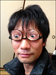 Yoji Shinkawa et Hideo Kojima essayent d'tranges lunettes