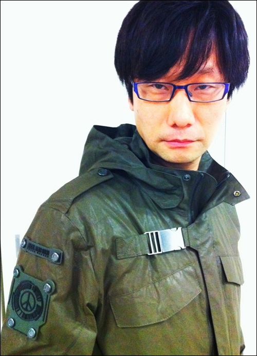 Hideo Kojima s'habille Peace Walker