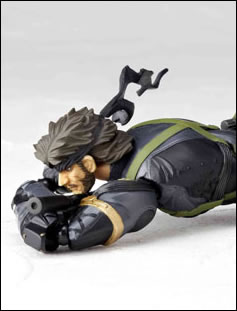 La figurine de Big Boss signe Revoltech prend la pose