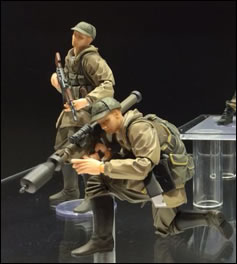 MGSV : KojiPro dvoile deux ombres d'un mystrieux bipde en figurine