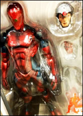 Figurine Play Arts Kai du Cyborg Ninja rouge, enfin !