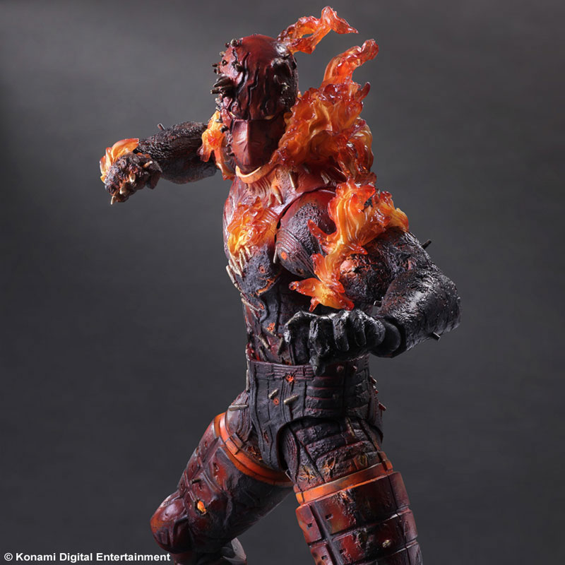 La figurine Play Arts Kai du Man on Fire, le dmon en flamme, date en images