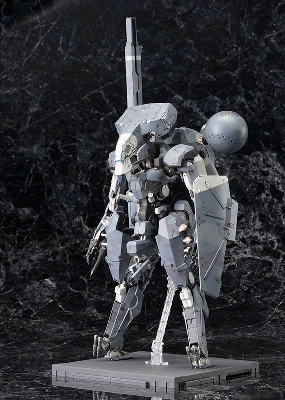Le Metal Gear Sahelanthropus de Kotobukiya dat avec un poster de Yoji Shinkawa