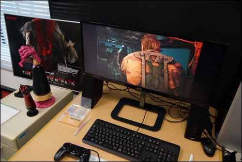 Metal Gear Solid V : Un coup de peinture pour lhlicoptre de Snake et sa Mother Base