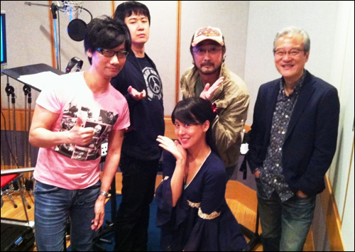 Hochu Otsuka dans le studio de Kojima Productions