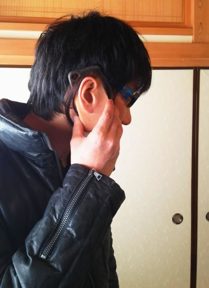 Yoji Shinkawa et Hideo Kojima essayent d'tranges lunettes